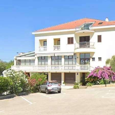 Krsevan 3* זאדאר